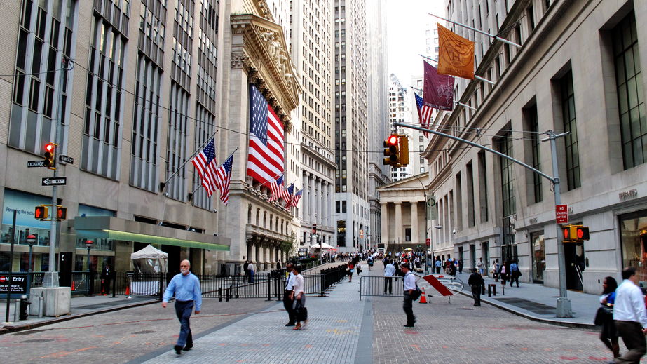Move to low-cost investing takes toll on U.S. asset-management firms